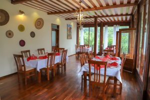 four gorillas lodge (Dining area Four Gorillas Lodge)